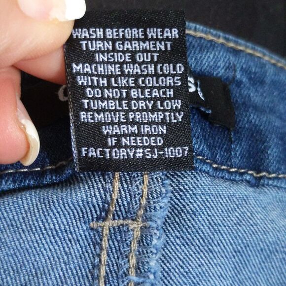 D. Jeans medium blue wash baby Bootcut, mid rise, no distressing, size 6 - Picture 5 of 7